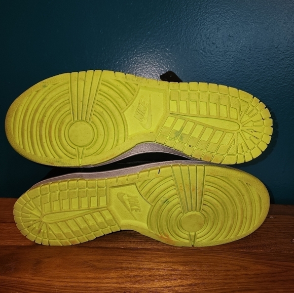Nike Black and Neon Green Men's Shoes - Picture 11 of 15